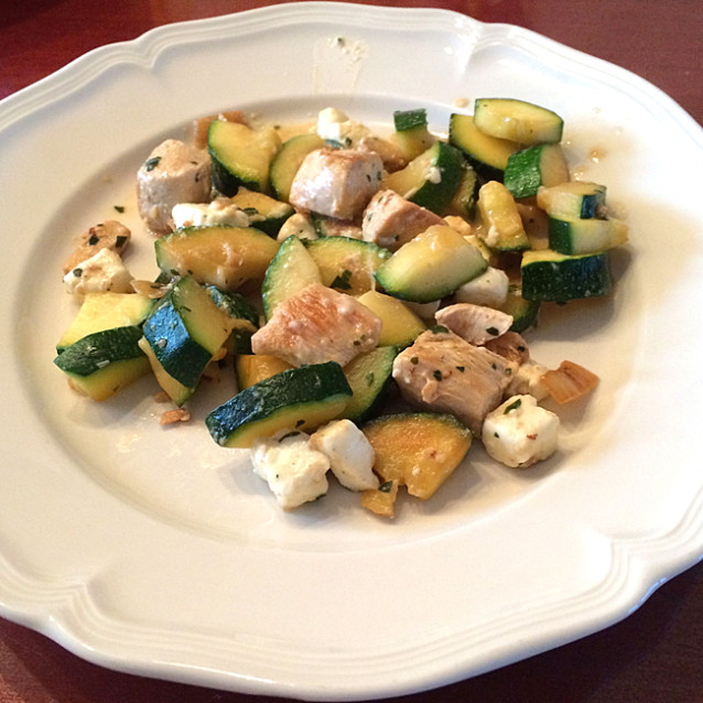 Kip met courgette en feta