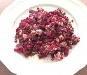 Snelle lunchsalade rode biet, linzen en geitenkaas